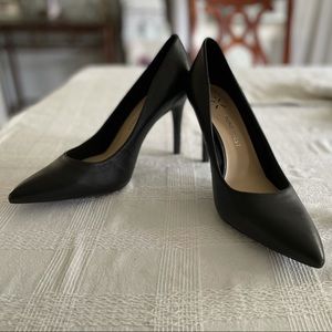 Black Nine West leather pumps. Size 8.5